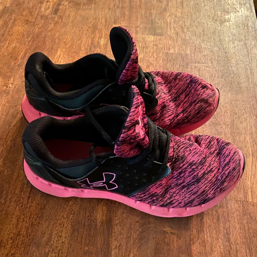 Under armour shoes girls 5.5y